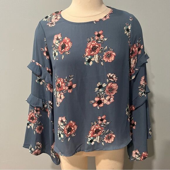 NWT Lush Ruffle Bell Sleeve Blouse in Dusty Blue Blush/Ivory Floral Size Small - Picture 2 of 7